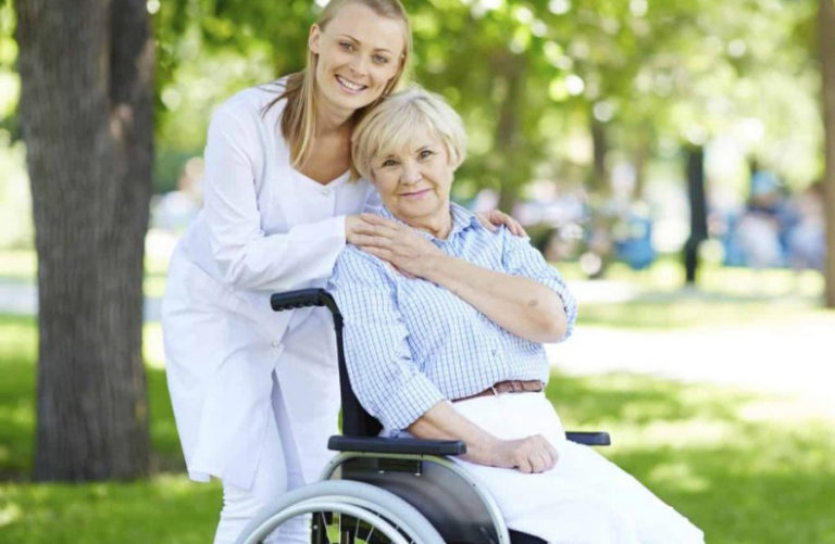 Auxiliaires de vie • AuxiFamily - Services d'aide à domicile